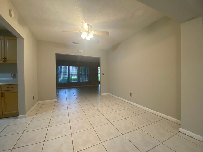 Building Photo - 1421 Ridgecrest Rd