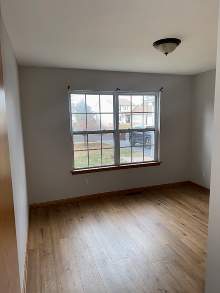 Building Photo - 6579 Sonoma Rd