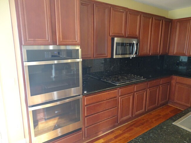 Building Photo - West Summerlin 5 Bedroom, Bed & Full Bath 1st Floor, Beauty