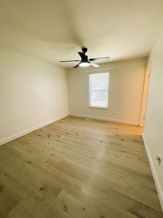 Building Photo - $2775 - Beautiful 3-Bedroom Home in Fronte...