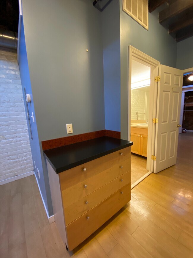 Coffee bar with Storage - 17 N 17th St