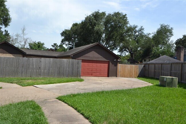 Building Photo - 15927 Tumbling Rapids Dr
