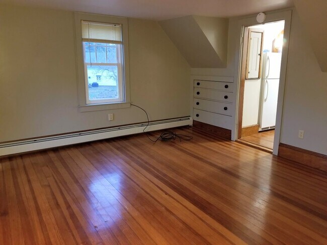 Building Photo - 101 Main St