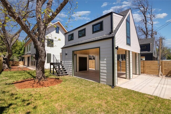 Building Photo - 2401 Willow St