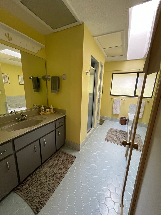Building Photo - 3 Bedroom, 2 Bathrooms, with pool on 3 Acres
