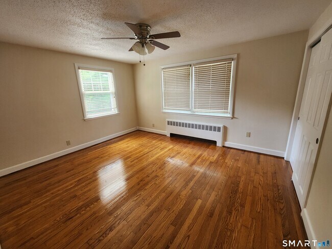 Building Photo - 21 Kinne Rd