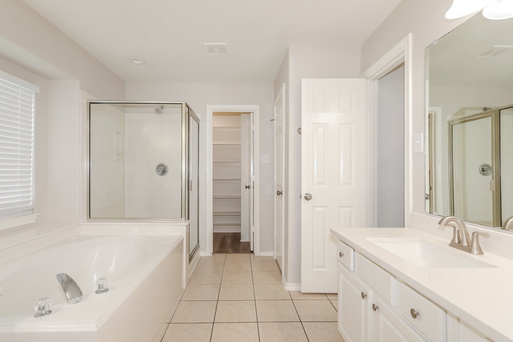 Building Photo - 2439 Ligustrum Flower Dr