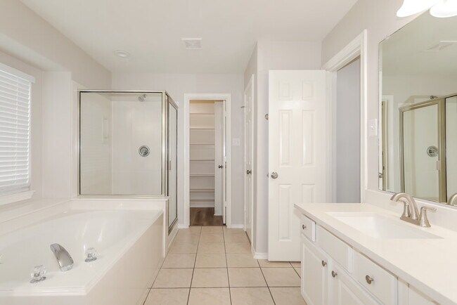 Building Photo - 2439 Ligustrum Flower Dr
