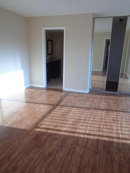 Building Photo - 505 5th Way