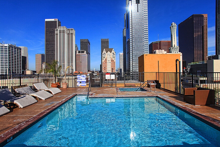 Building Photo - 312 W 5th St