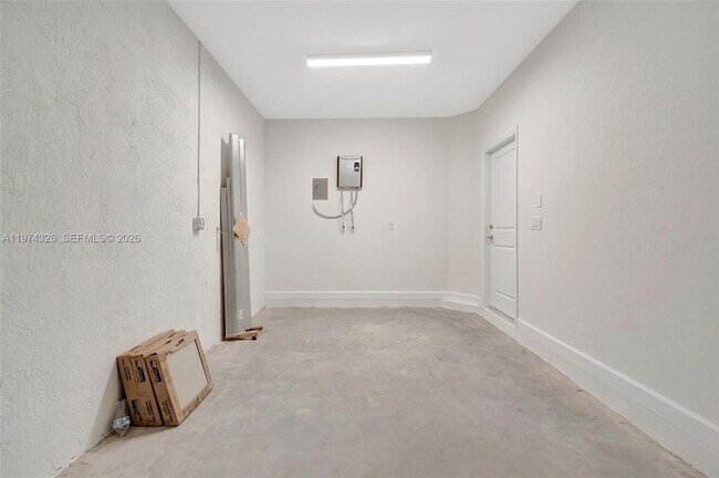 Building Photo - 2574 SE 25th Ct