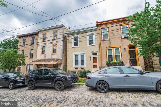 Building Photo - 295 Hermitage St