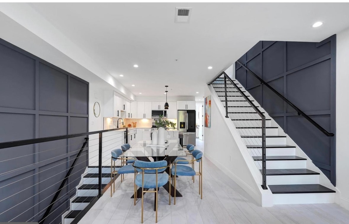 Building Photo - 638 Franklin St NE