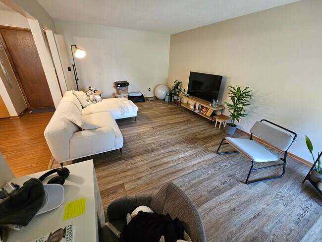 Building Photo - 1923 Viking Dr NW