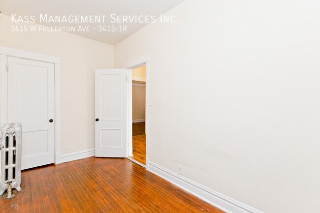 Building Photo - Logan Square 2 Bed, SS Appliances/Dishwash...