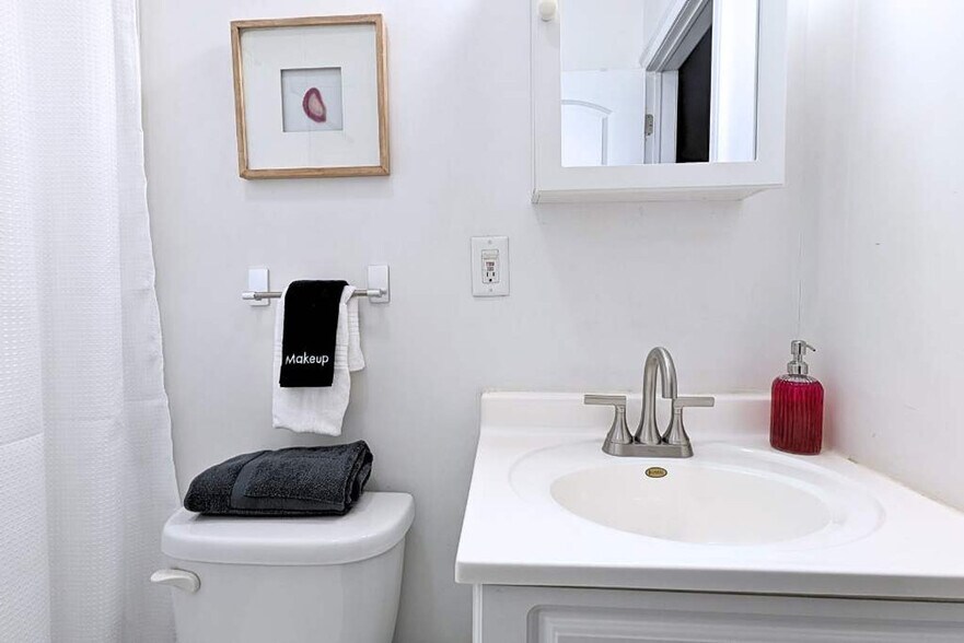 Building Photo - 108 Gotthart St