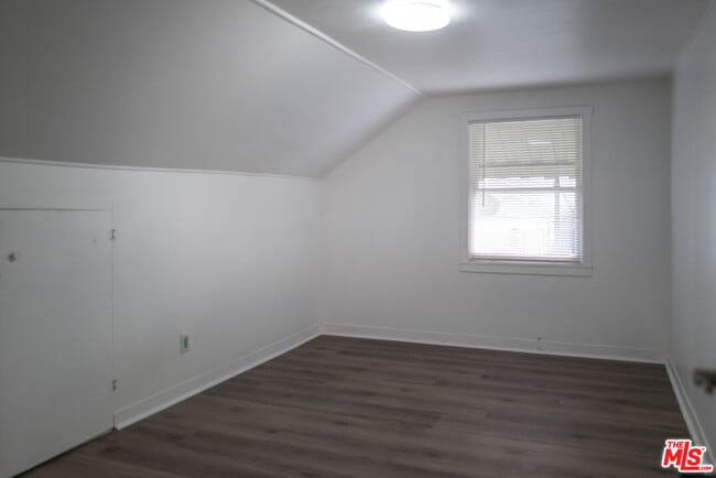 Building Photo - 824 S Bonnie Brae St