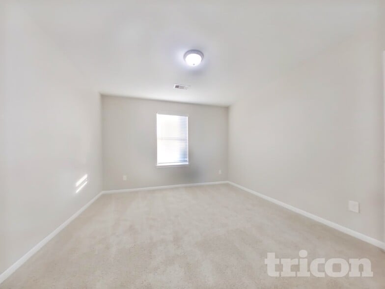 Building Photo - 916 American Monarch Dr