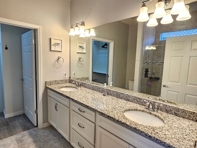 Building Photo - Annual Furnished 2 Bedroom 2 Bathroom with a Flex Room in Island Walk!