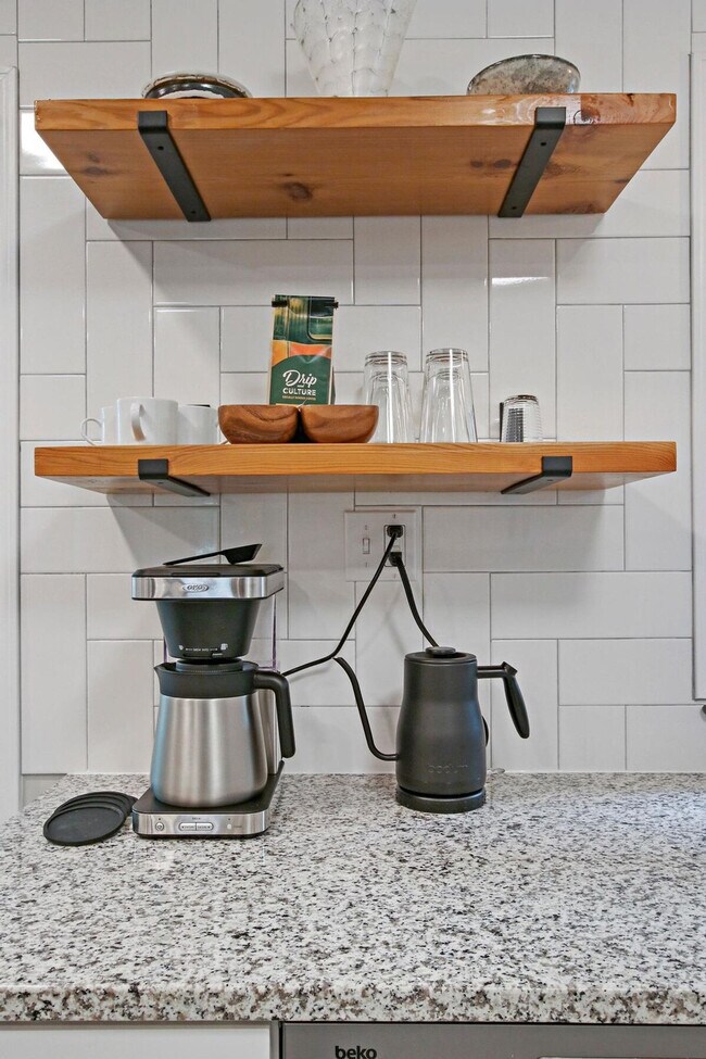 Building Photo - 1532 North Ave