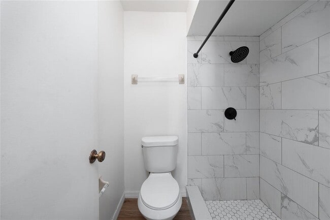 Building Photo - 126 Dahlia Village Cir