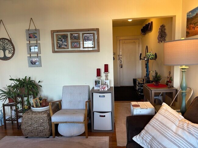 Building Photo - 2039 Commonwealth Ave