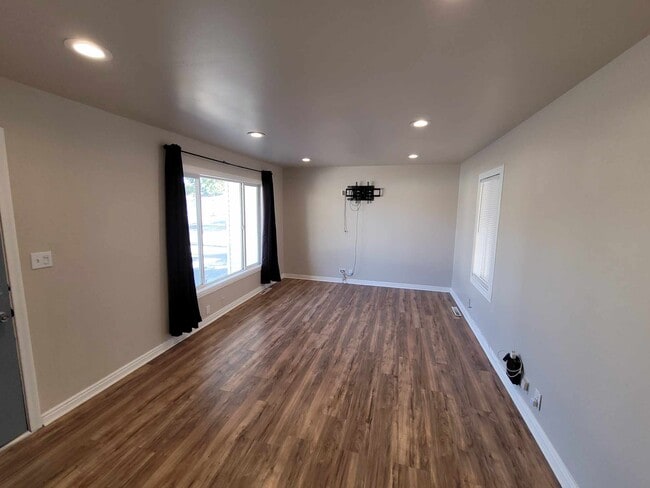 Building Photo - 5580 S 4270 W