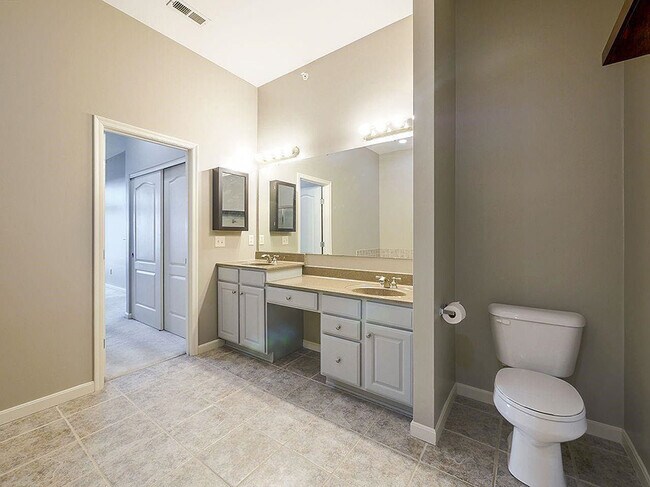 Building Photo - 285 Skyview Ct