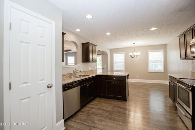 Building Photo - 111 Lightwater Dr