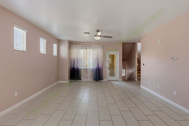 Building Photo - 240 W Juniper Ave