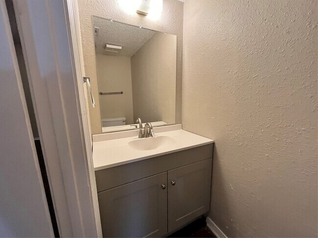 Building Photo - 3047 Olympia Dr