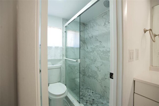 Building Photo - 2125 SW 81st Ave