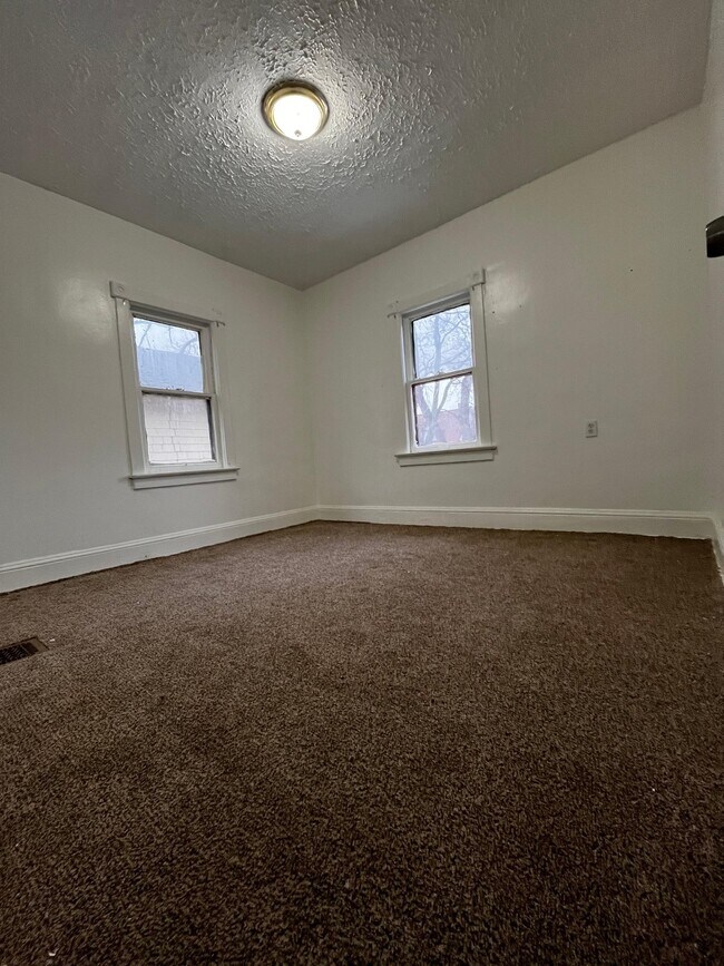 Building Photo - 547-e108 E 108th St