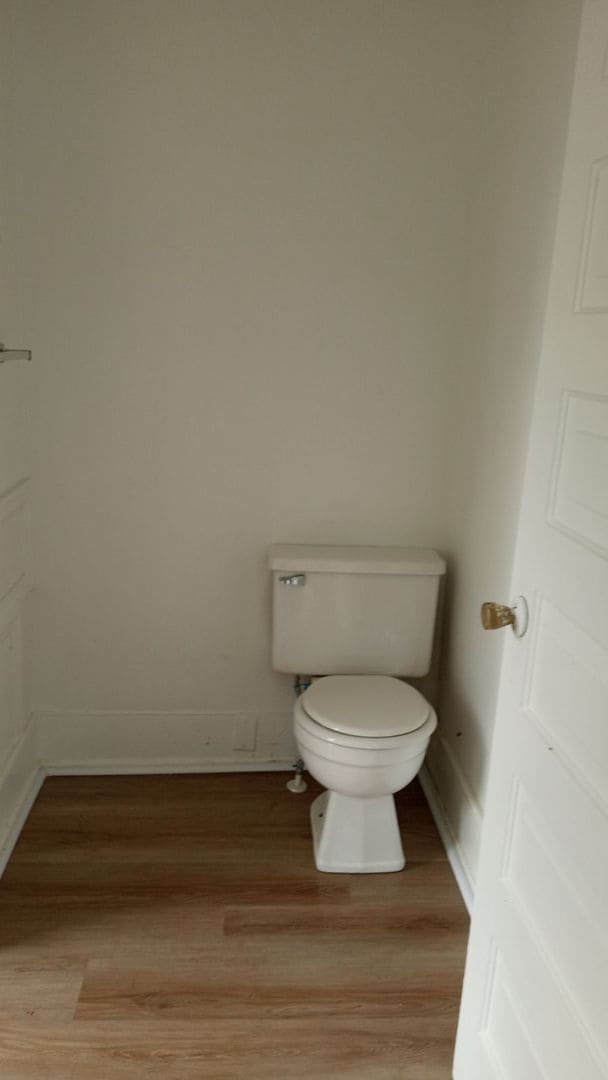 Building Photo - 5 Bedroom 1 Bath Available to Rent for $95...