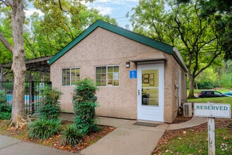 Building Photo - Humboldt Park