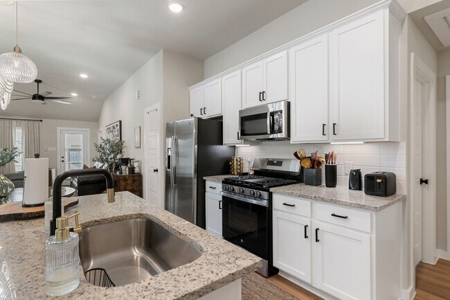 Building Photo - 4949 Perennial Ln
