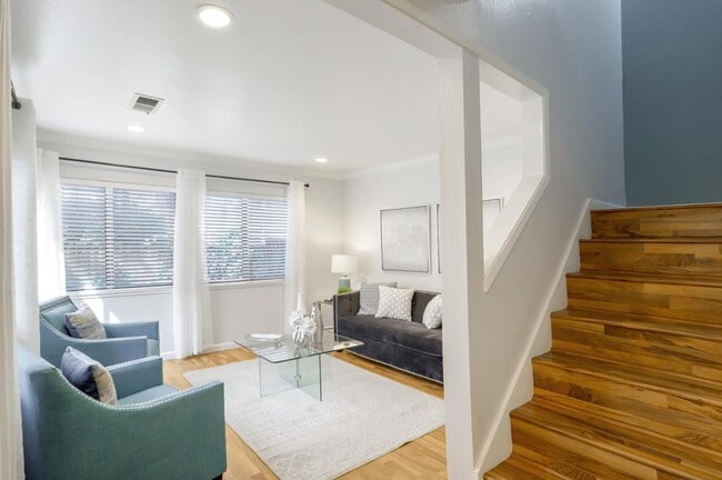 Building Photo - 545 Cassatt Way