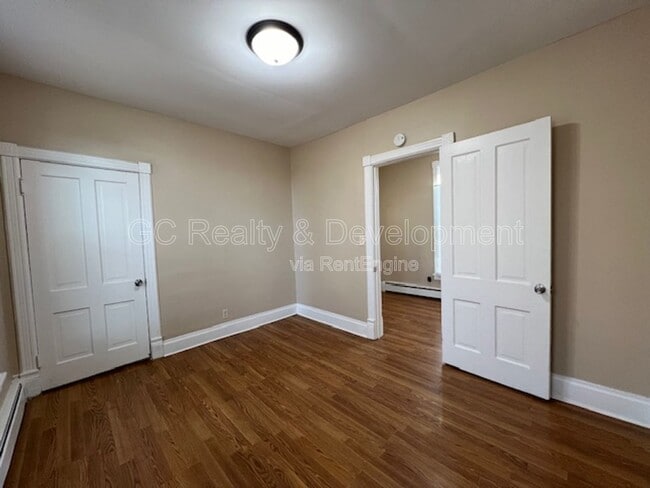 Building Photo - 411 Wellington Ave