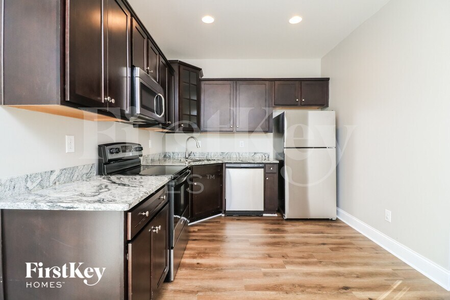 Building Photo - 260 Sterling Dr