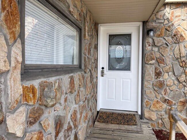 Building Photo - 1 Bedroom Home for Rent in Johnson City TN | Near JCMC