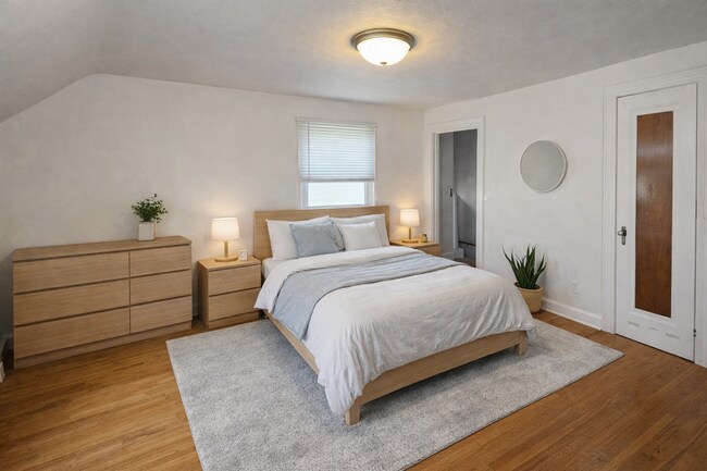 Building Photo - 3 Bedroom 1.5 Bath **Coming Soon**