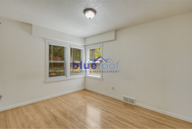 Building Photo - 10626 NE Knott St