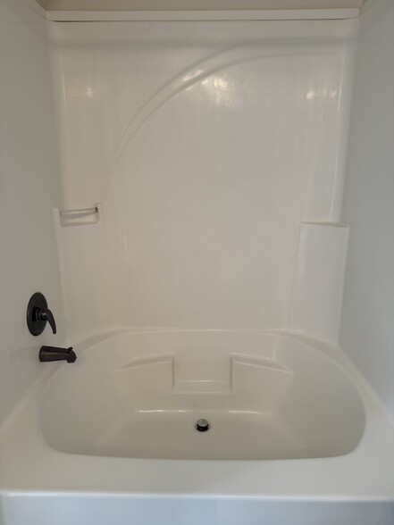 Building Photo - 2372 Maple Dr