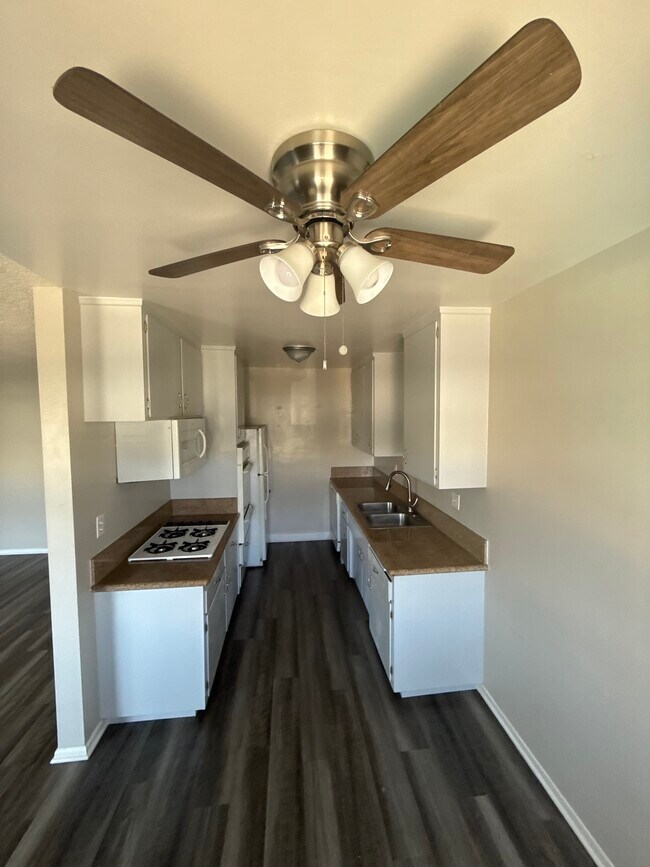 Building Photo - Mathews Apartments
