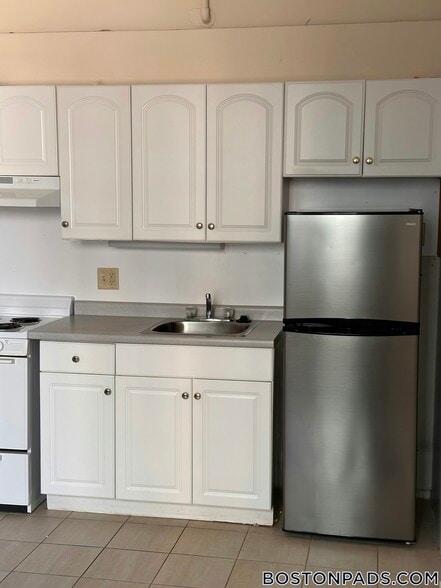 Building Photo - 62 Boylston St