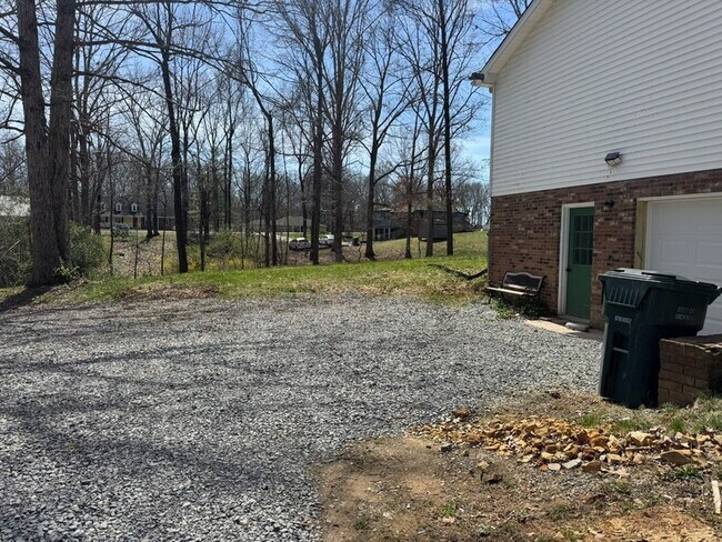 Building Photo - 226 Nottingham Rd