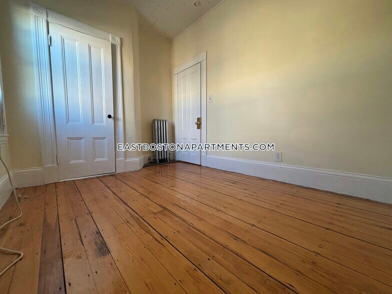 Building Photo - 33 Falcon St