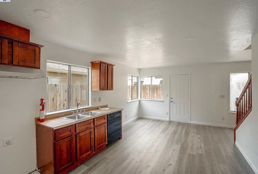 Building Photo - 3480 Briar Ln