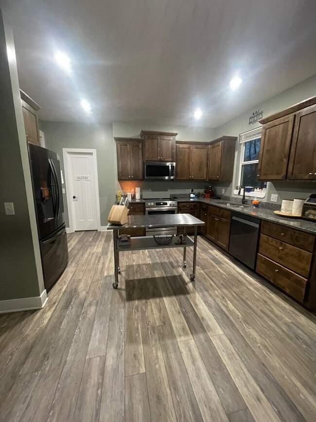 Building Photo - 1010 Deer Run