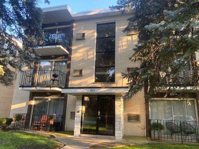 Primary Photo - 1353 Perry St